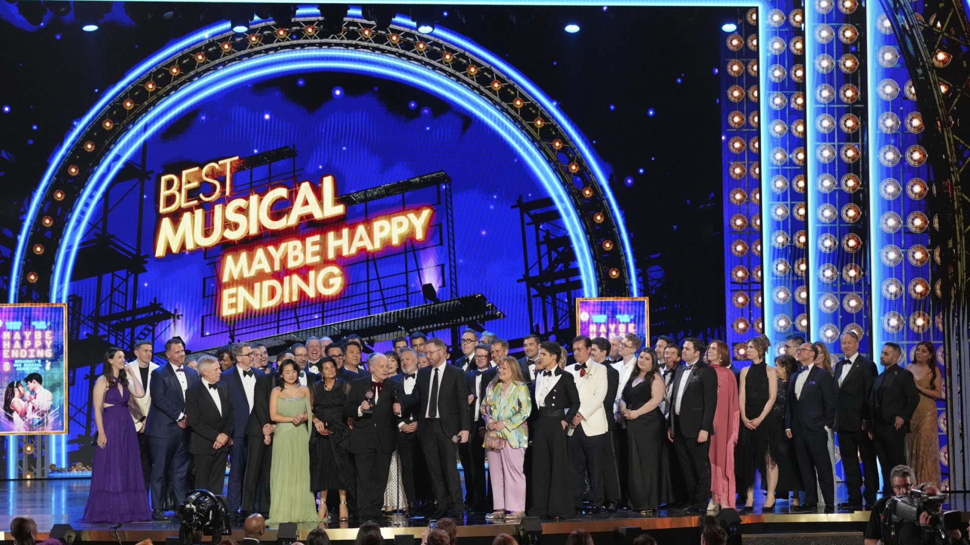 “Maybe Happy Ending” triunfa en los Tony Awards 