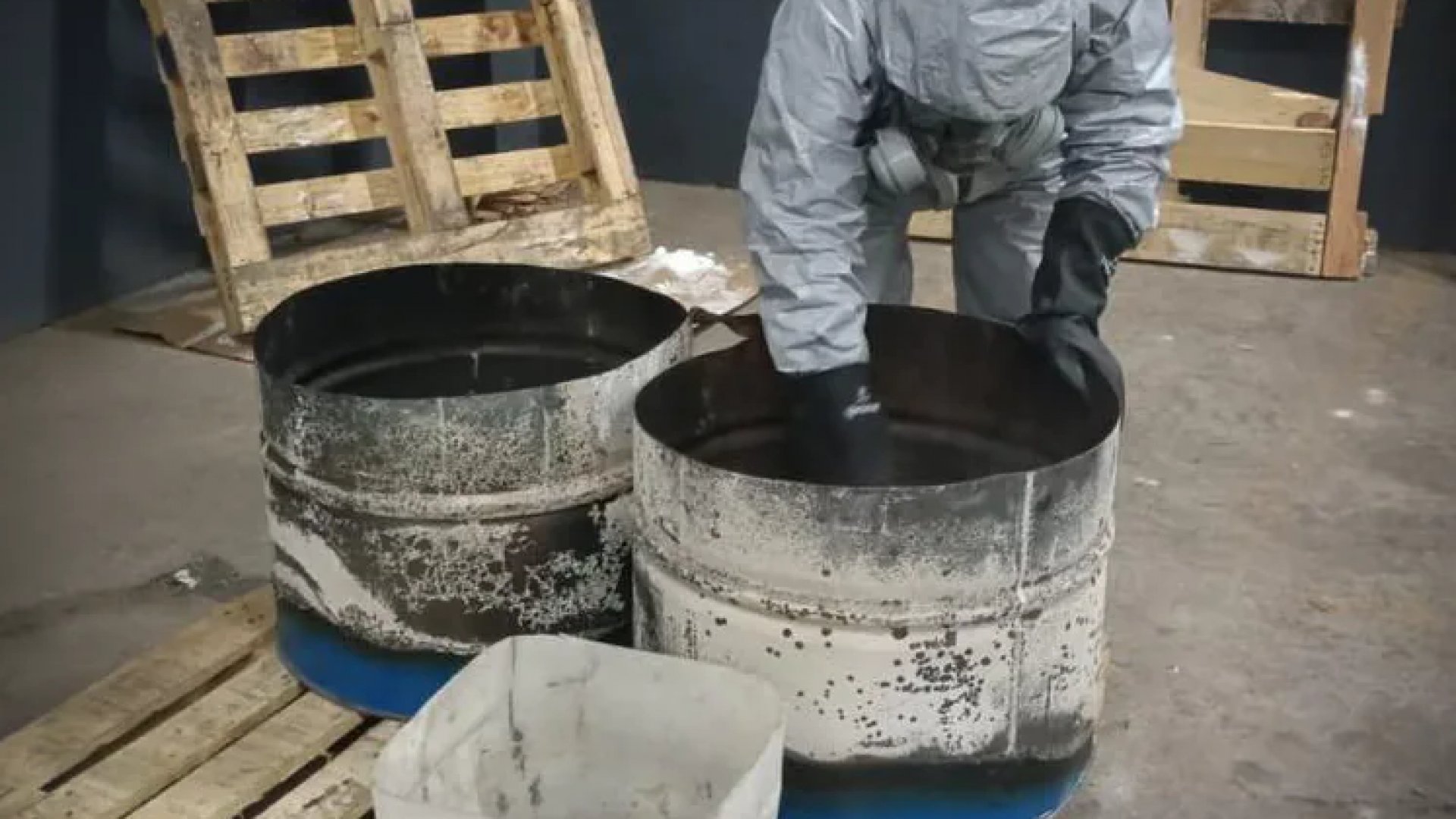 Inédito: En Michoacán, aseguran laboratorios clandestinos y 42 toneladas de metanfetamina
