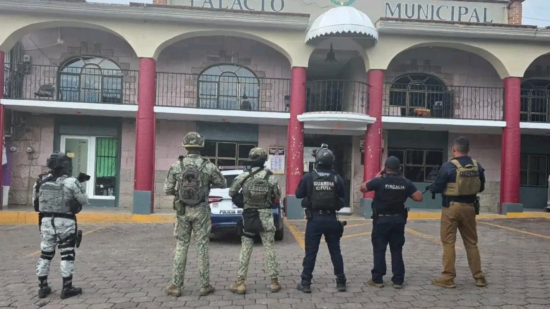 Ataque armado y con drones sacude presidencia municipal