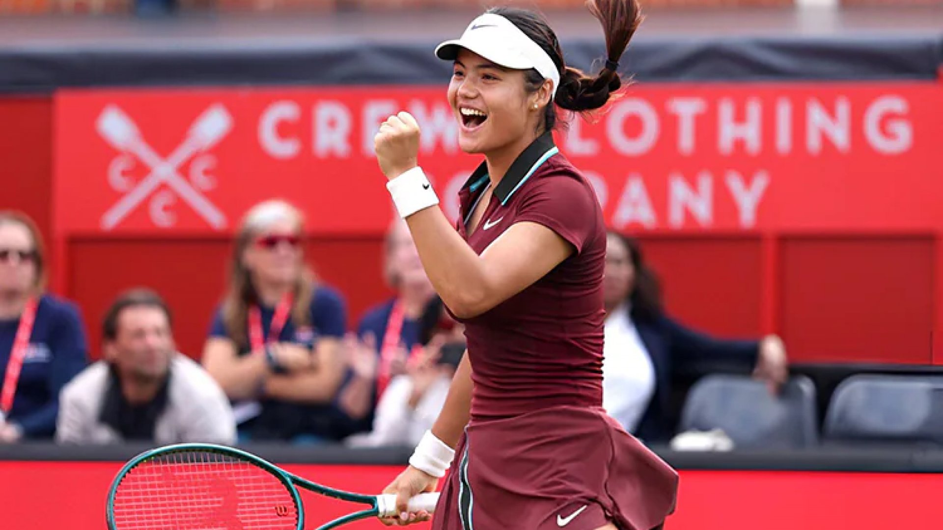 Raducanu deslumbra en Queen’s Club y avanza con victoria “clínica” ante Bucsa