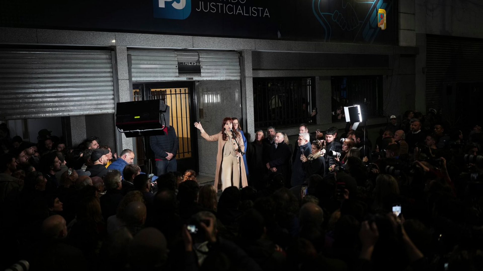 Cristina Kirchner responde a fallo judicial con fuerte crítica política