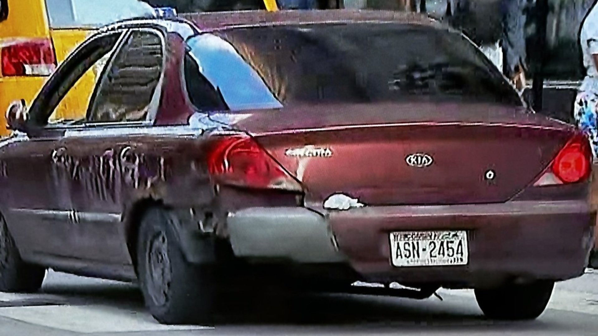 Auto embiste a manifestantes en centro de Chicago