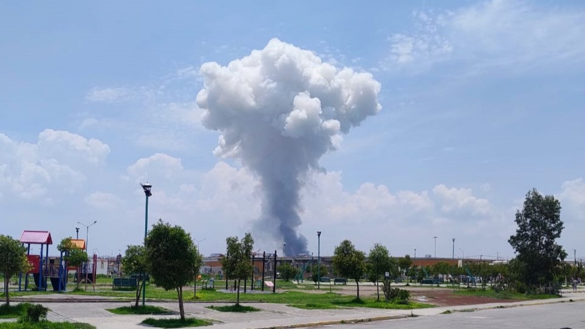 Explosión en talleres deja un muerto y nueve heridos