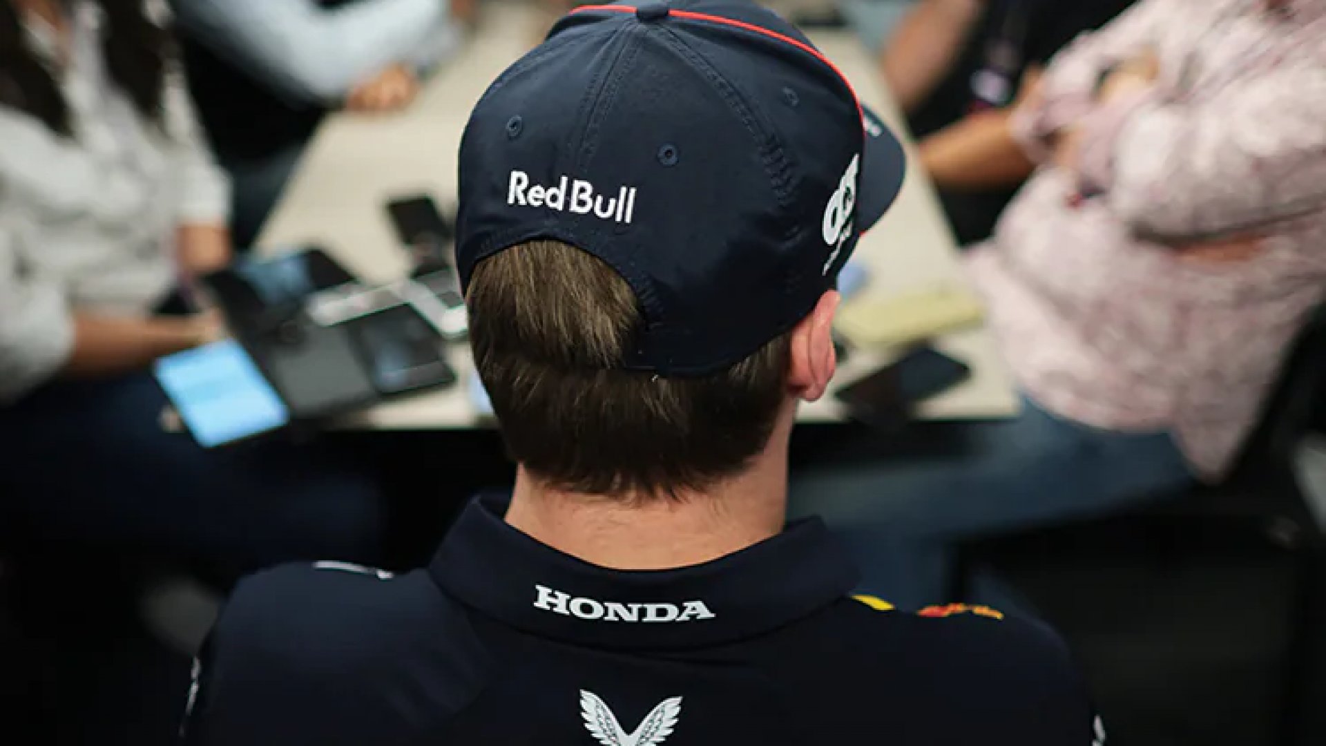 Max Verstappen sí se disculpó con Red Bull tras choque con Russell en GP de España