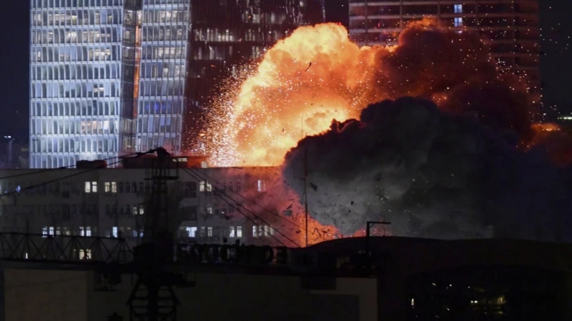 Irán hiere a 34 civiles tras responder bombardeo