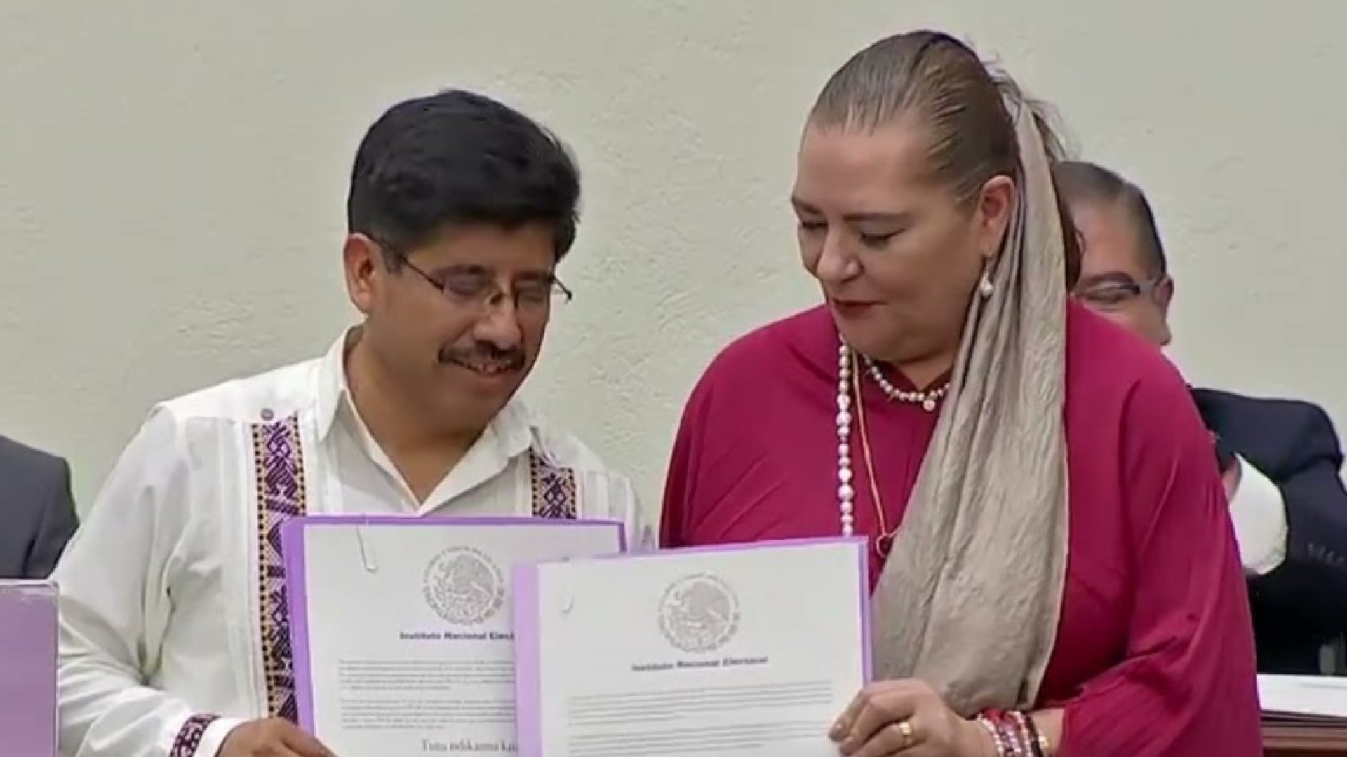 INE avala elección judicial; entrega constancias a nuevos ministros de la SCJN
