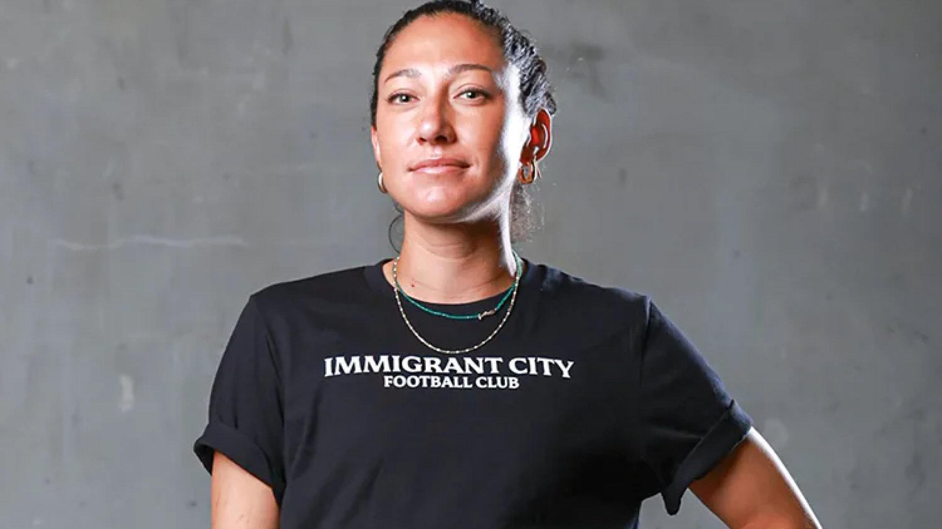 Angel City lanza camisetas “Immigrant City” en gesto solidario con migrantes latinos