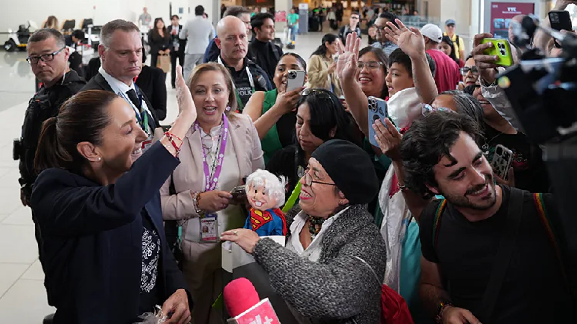 Claudia Sheinbaum llega a Canadá para asistir a la Cumbre del G7 como invitada