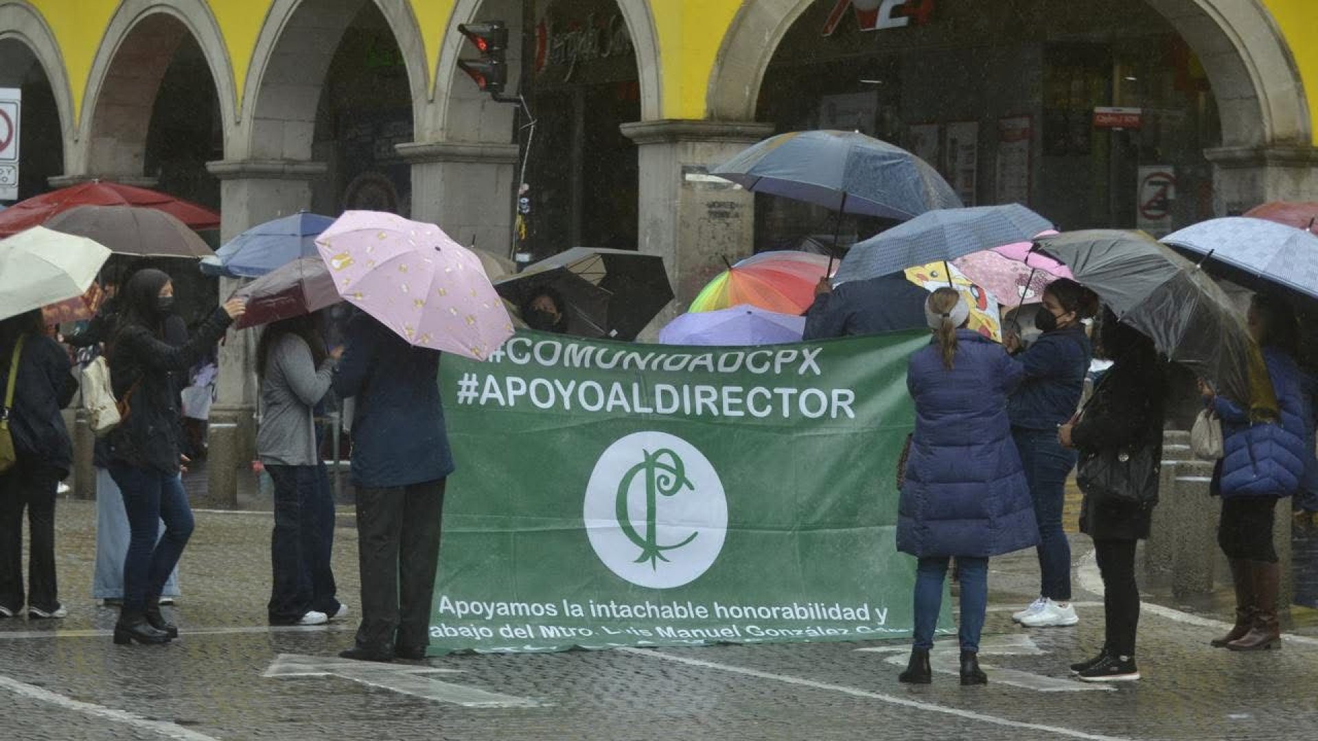 Protesta estudiantil bloquea el Palacio de Gobierno