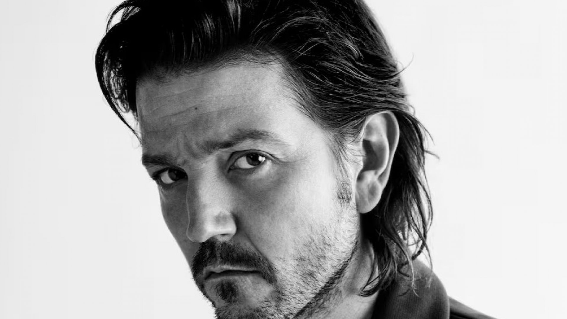 Diego Luna alerta sobre estafa con IA