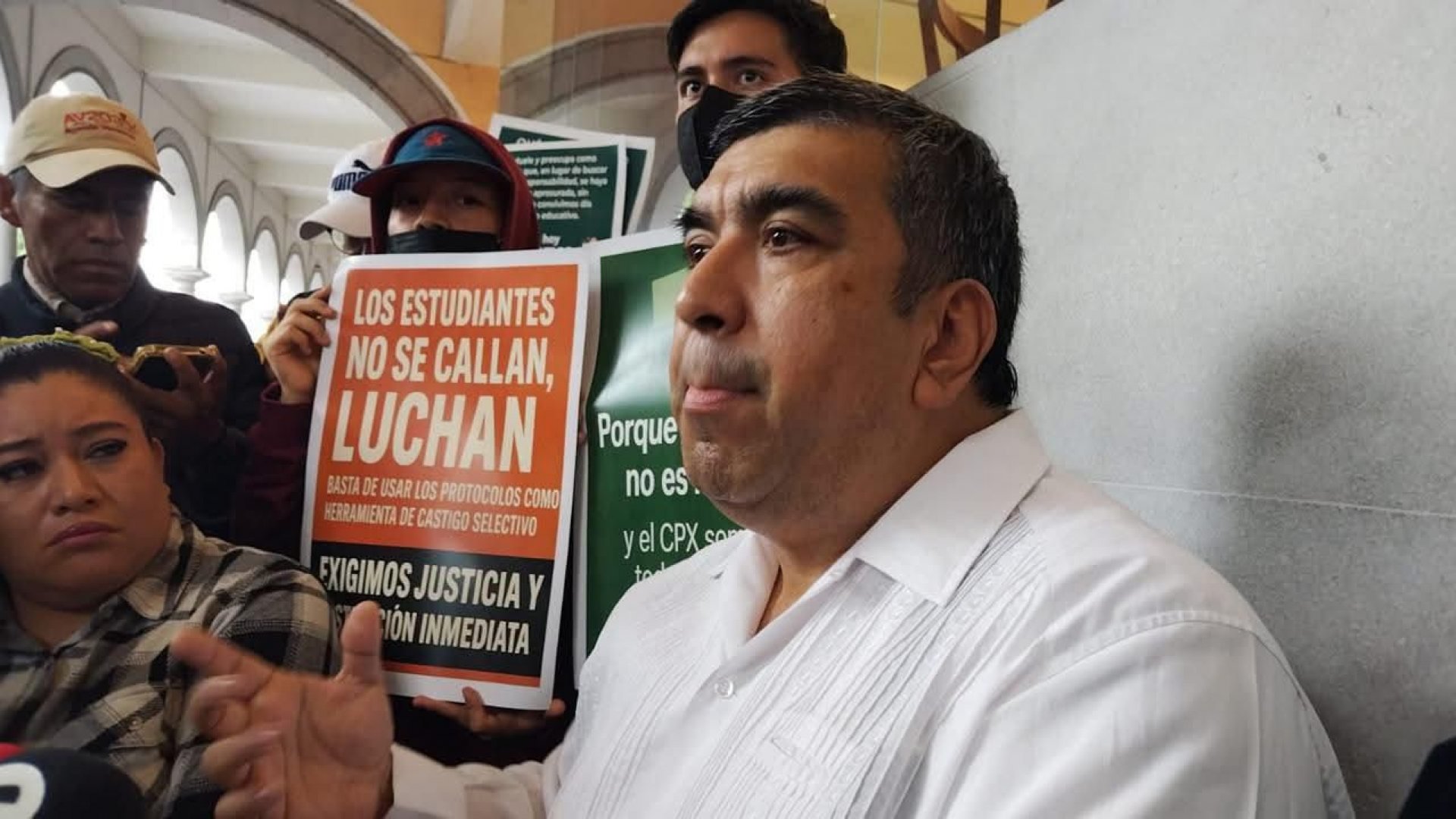 Luis Manuel González deja dirección pero será reinstalado como docente