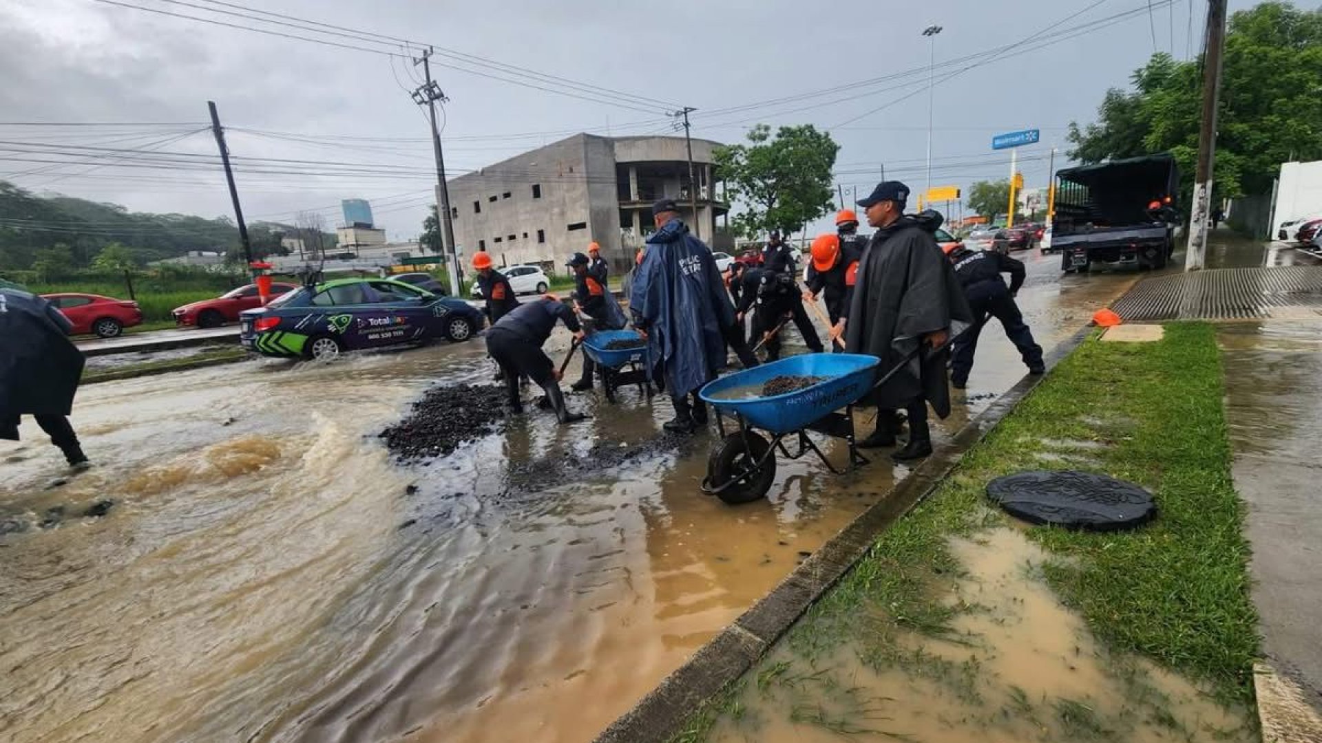 Inundaciones, deslaves y ríos crecidos: lluvias saturan Xalapa y activan alerta en Veracruz