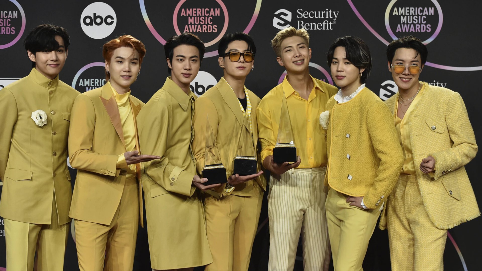BTS completa servicio militar y planea regreso
