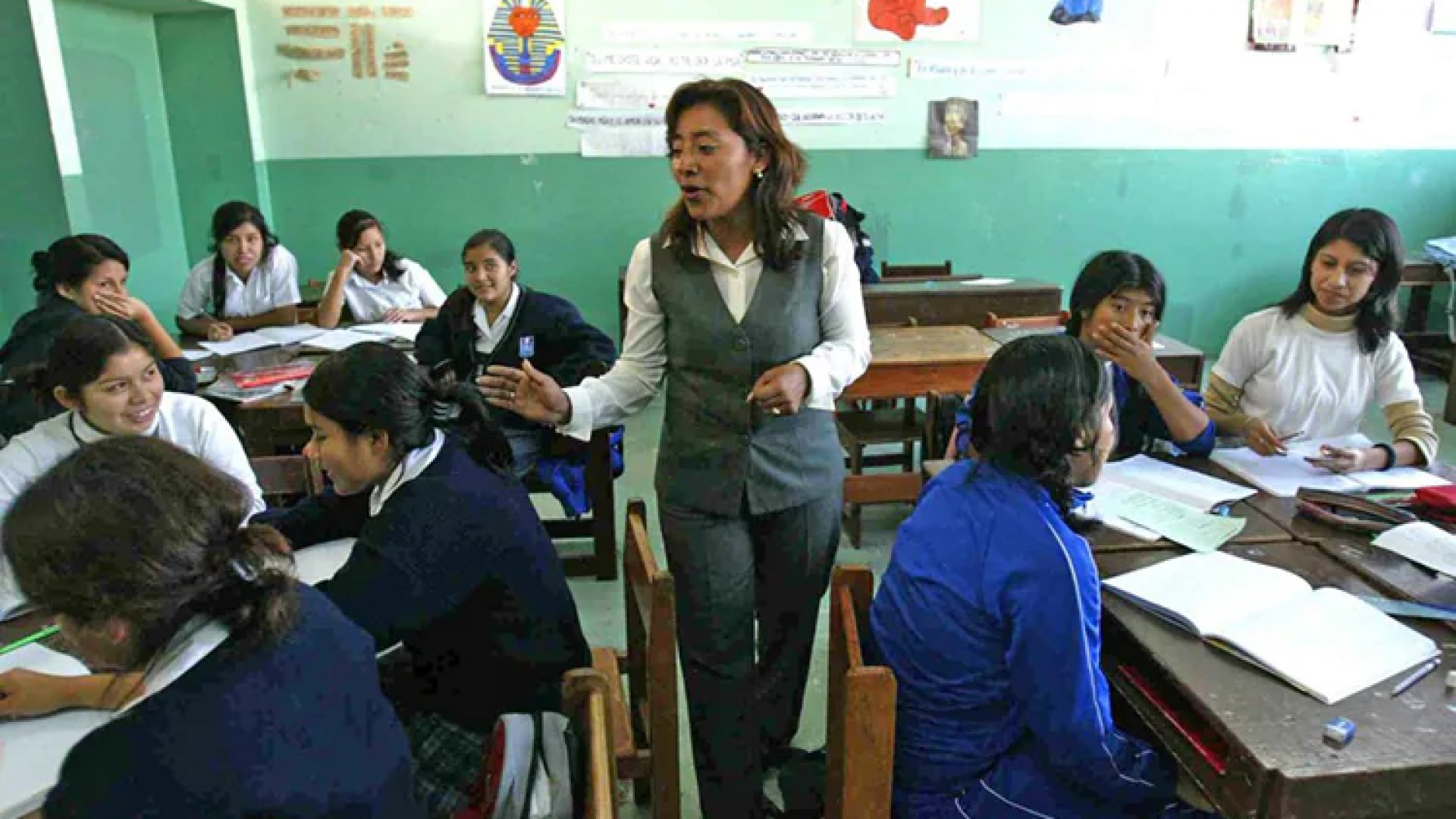 Sheinbaum anuncia decretos de movilidad docente y reducción de edad de jubilación