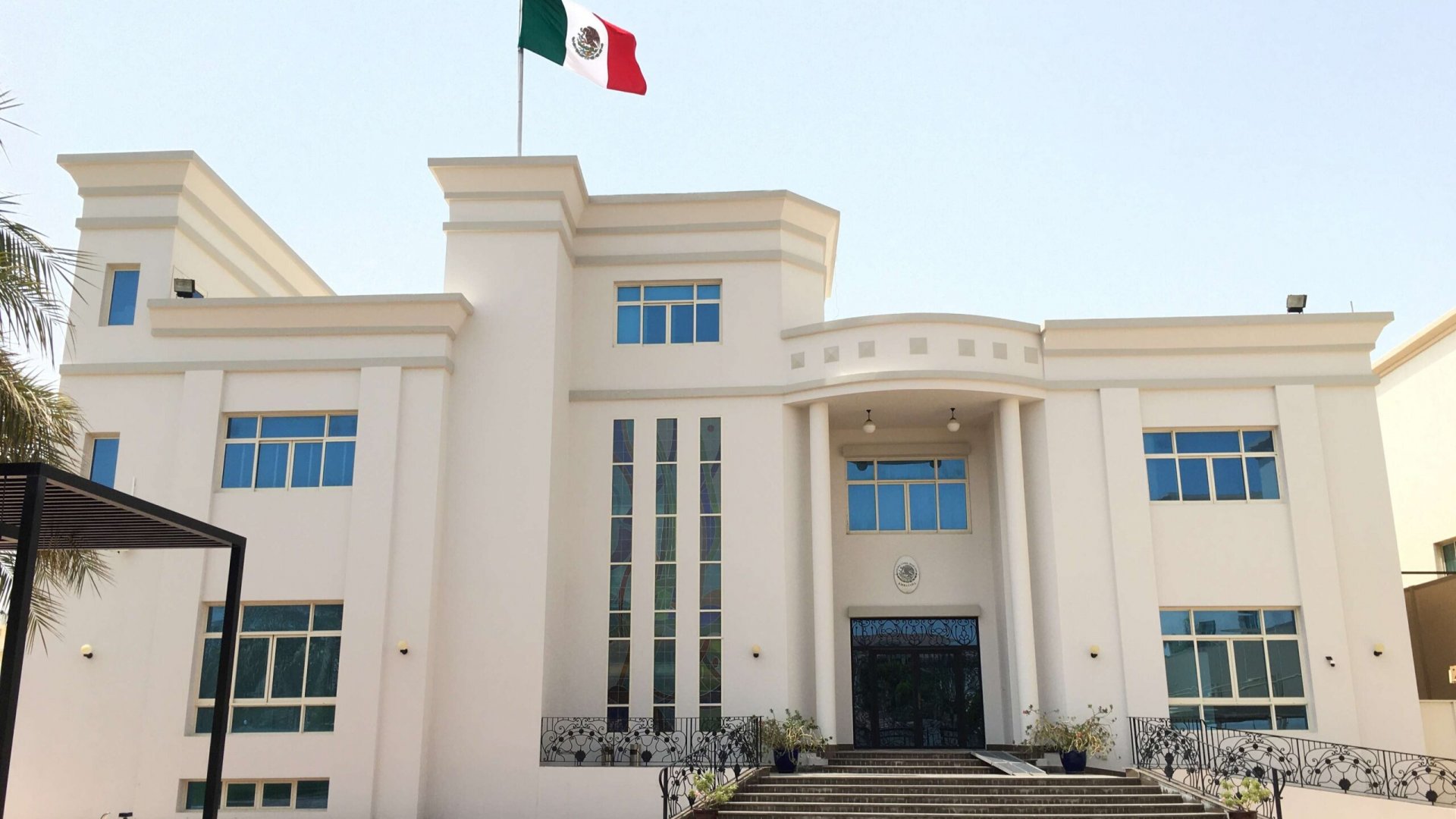Piden a mexicanos en Emiratos e Irak extremar precauciones