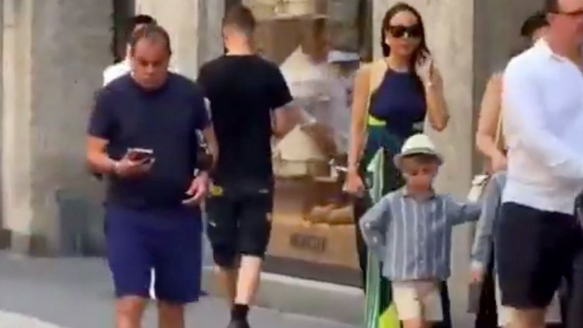 Captan a Cuauhtémoc Blanco paseando en Milán