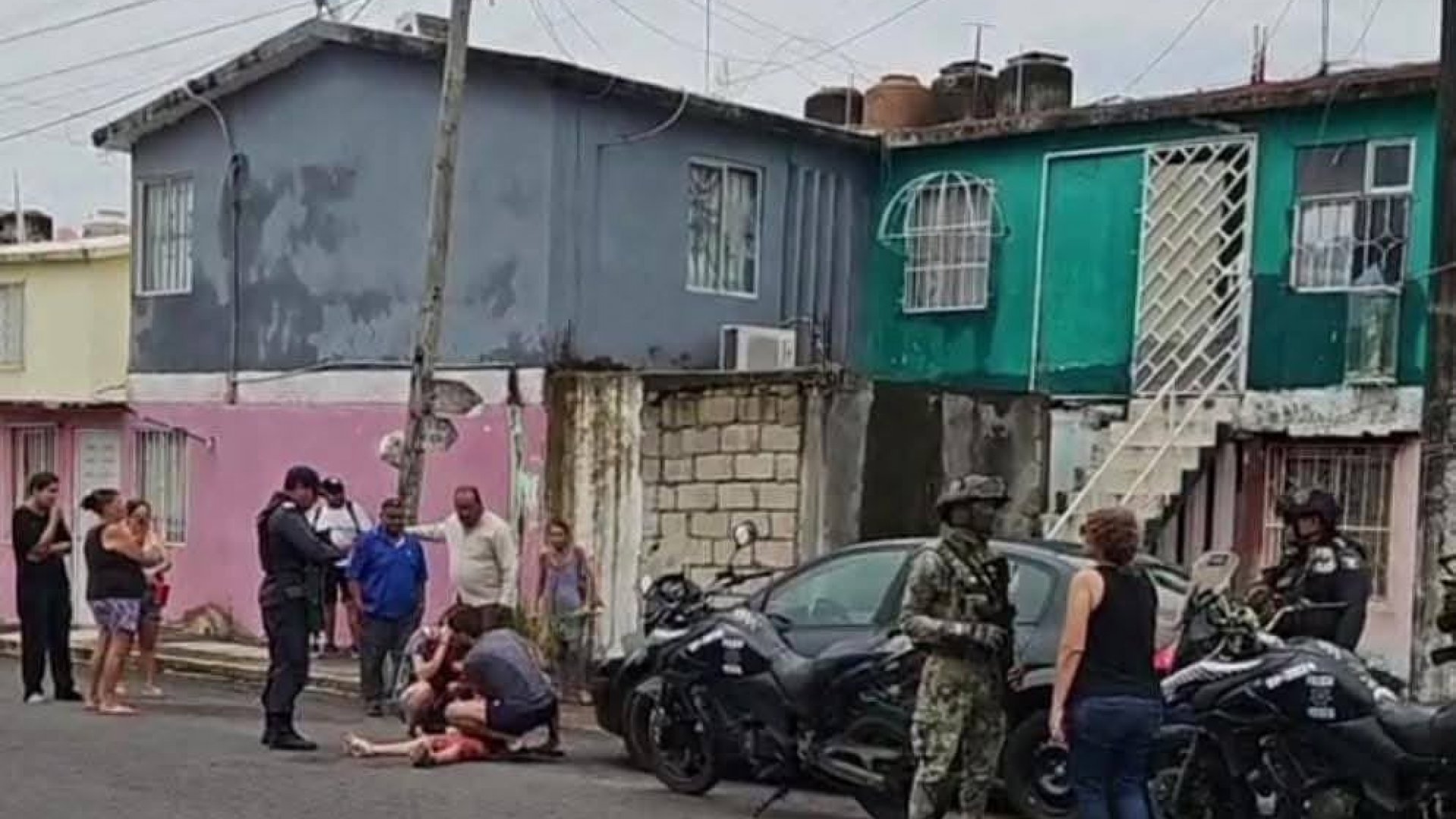 Mujer es atacada a machetazos tras pleito vecinal por un perro