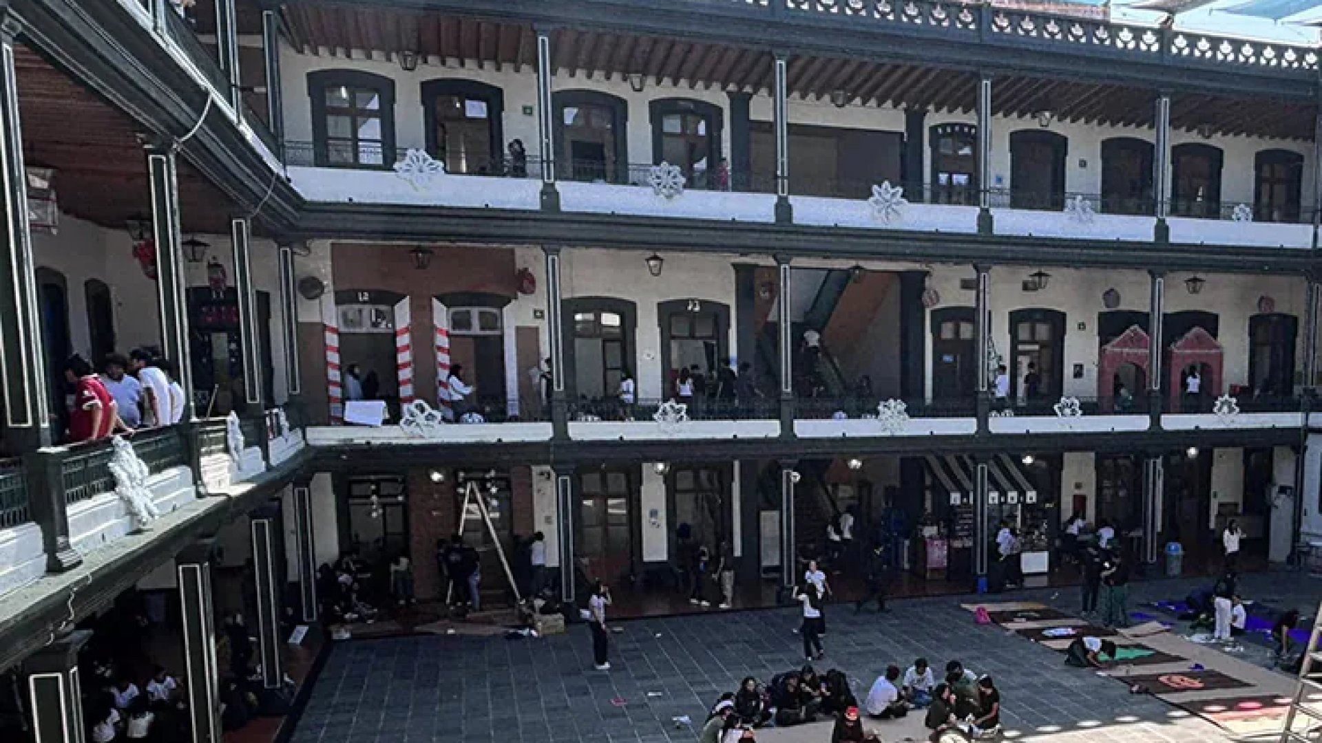 Liberan instalaciones de la Prepa Juárez; advierten afectación a alumnos de egreso