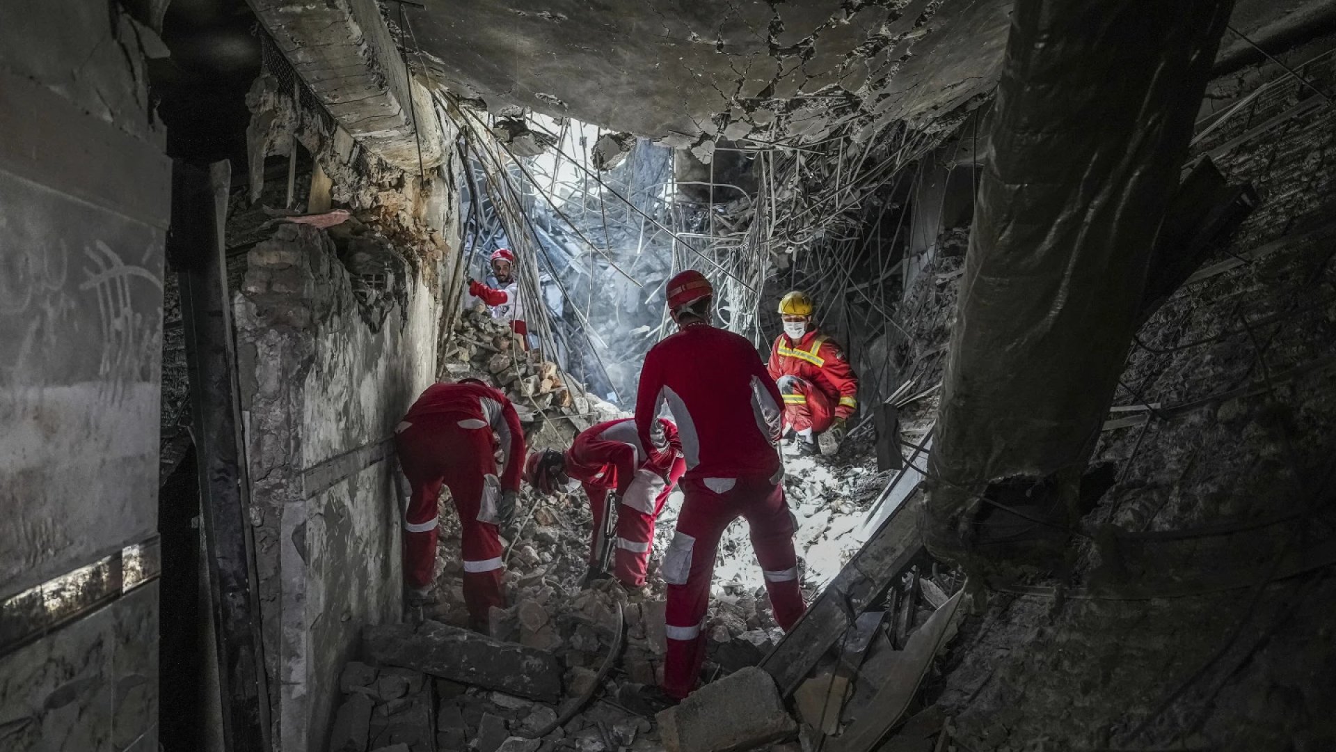 Bombardeo israelí a cárcel deja 71 muertos