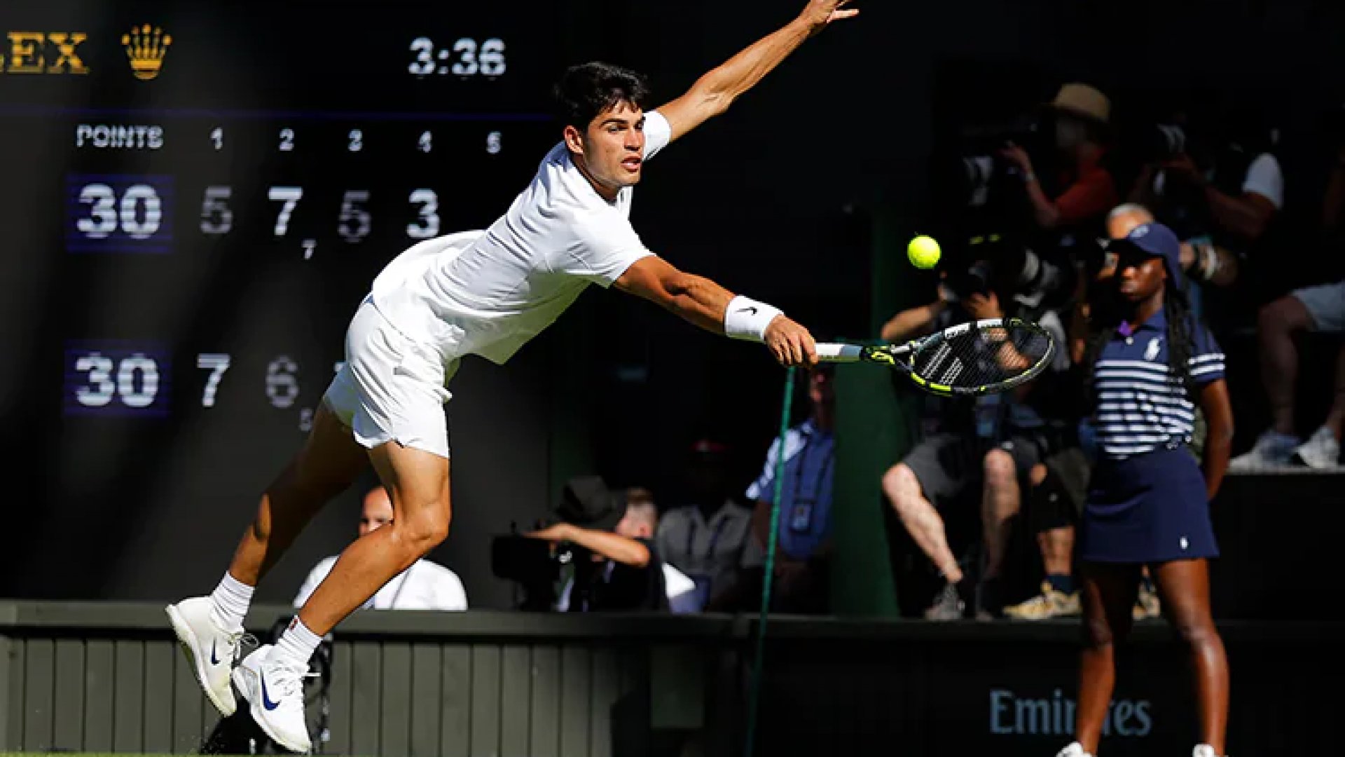 Carlos Alcaraz sobrevive a intenso debut en Wimbledon ante Fabio Fognini