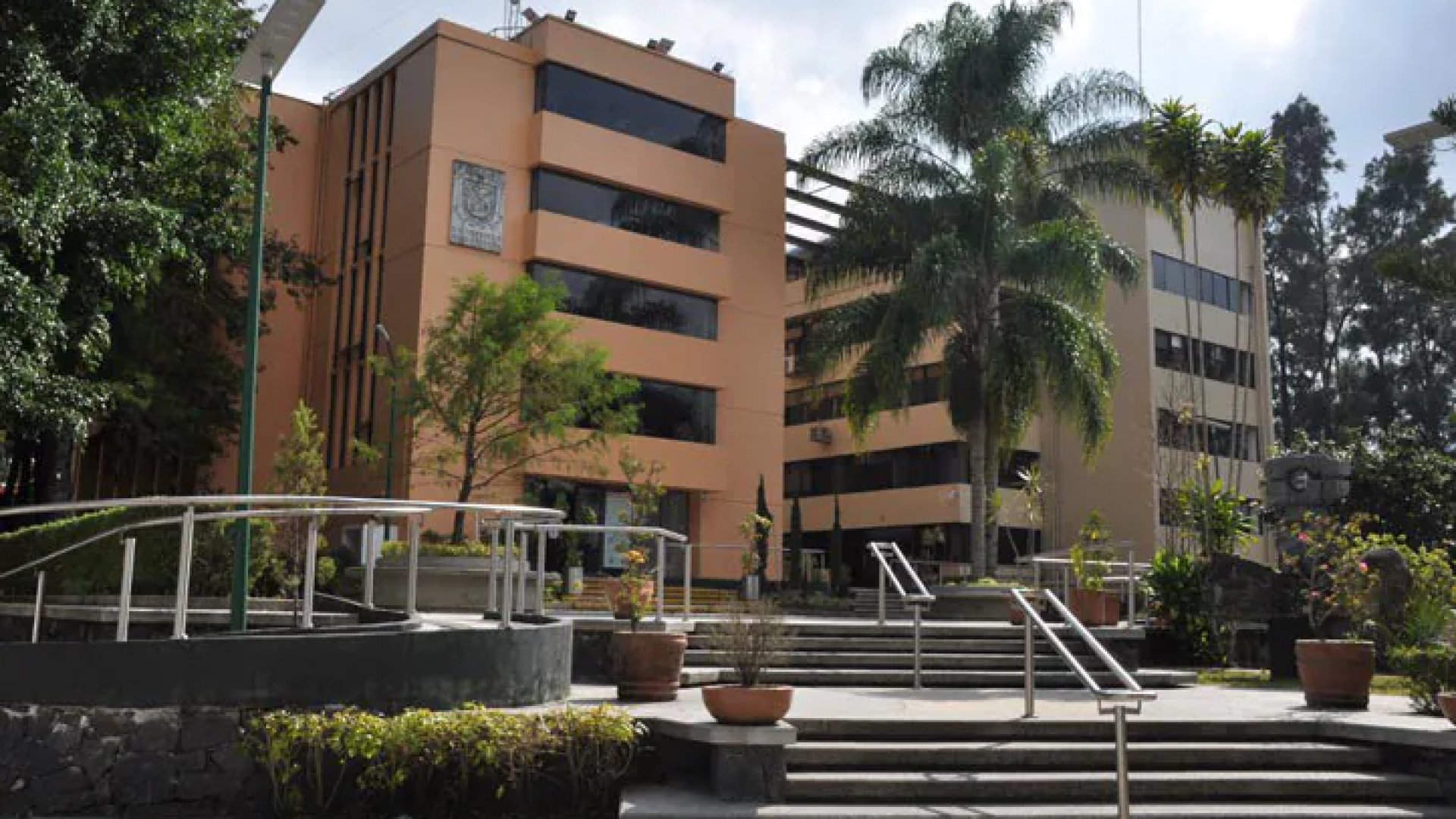 Desechan amparos contra prórroga del rector de la UV. ¿Por qué los rechazaron?