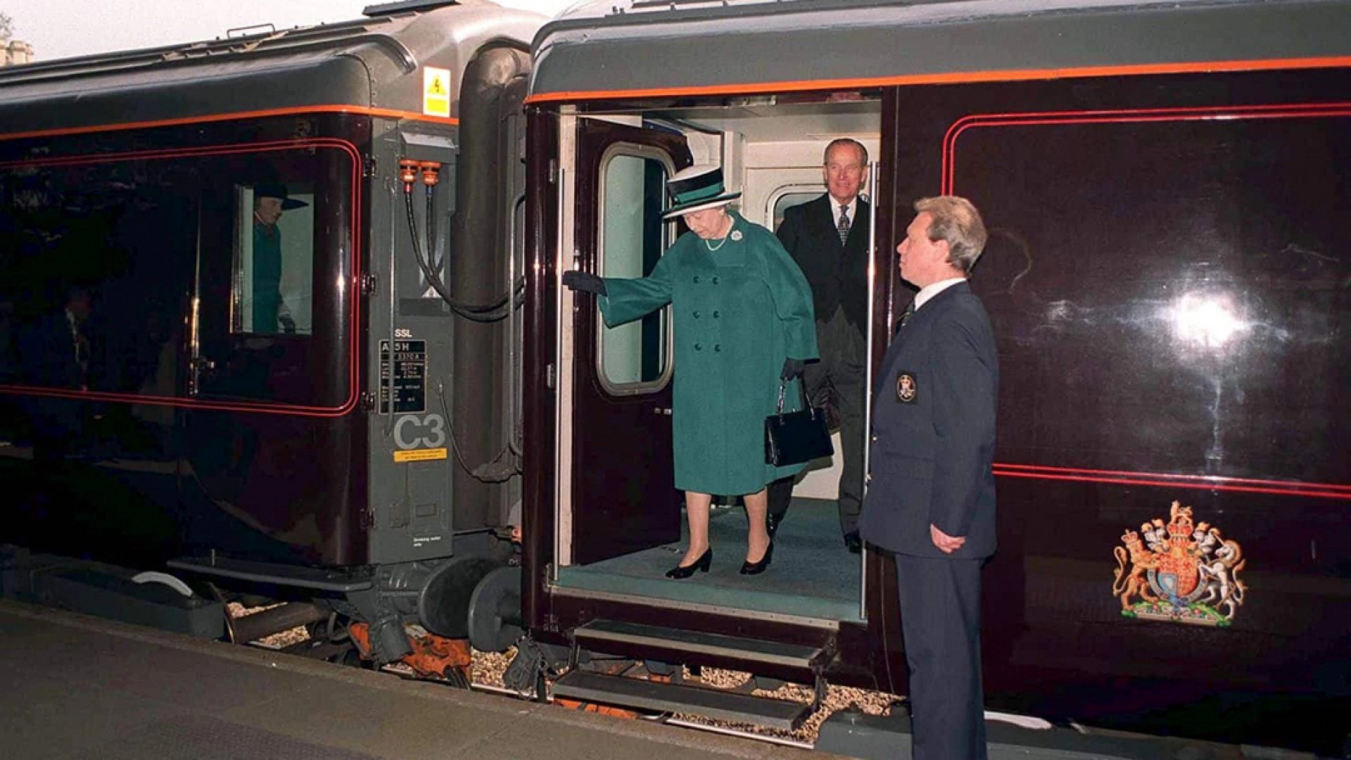 Rey Carlos elimina el histórico tren real británico