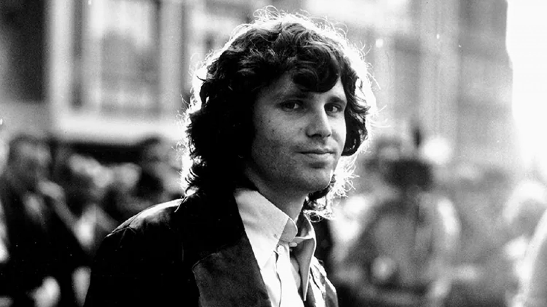 Jim Morrison sigue siendo inmortal para sus fans 54 años después de su muerte