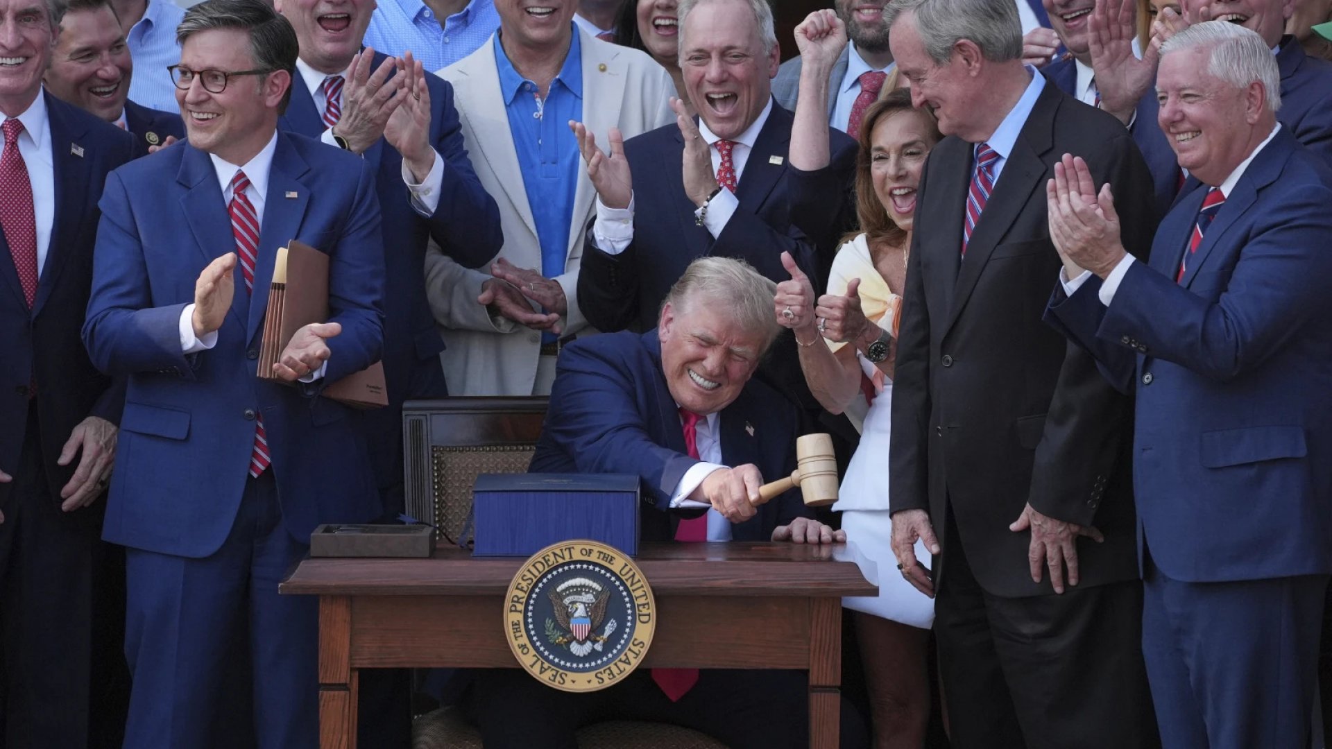 Ley de Trump beneficia ricos y recorta ayudas
