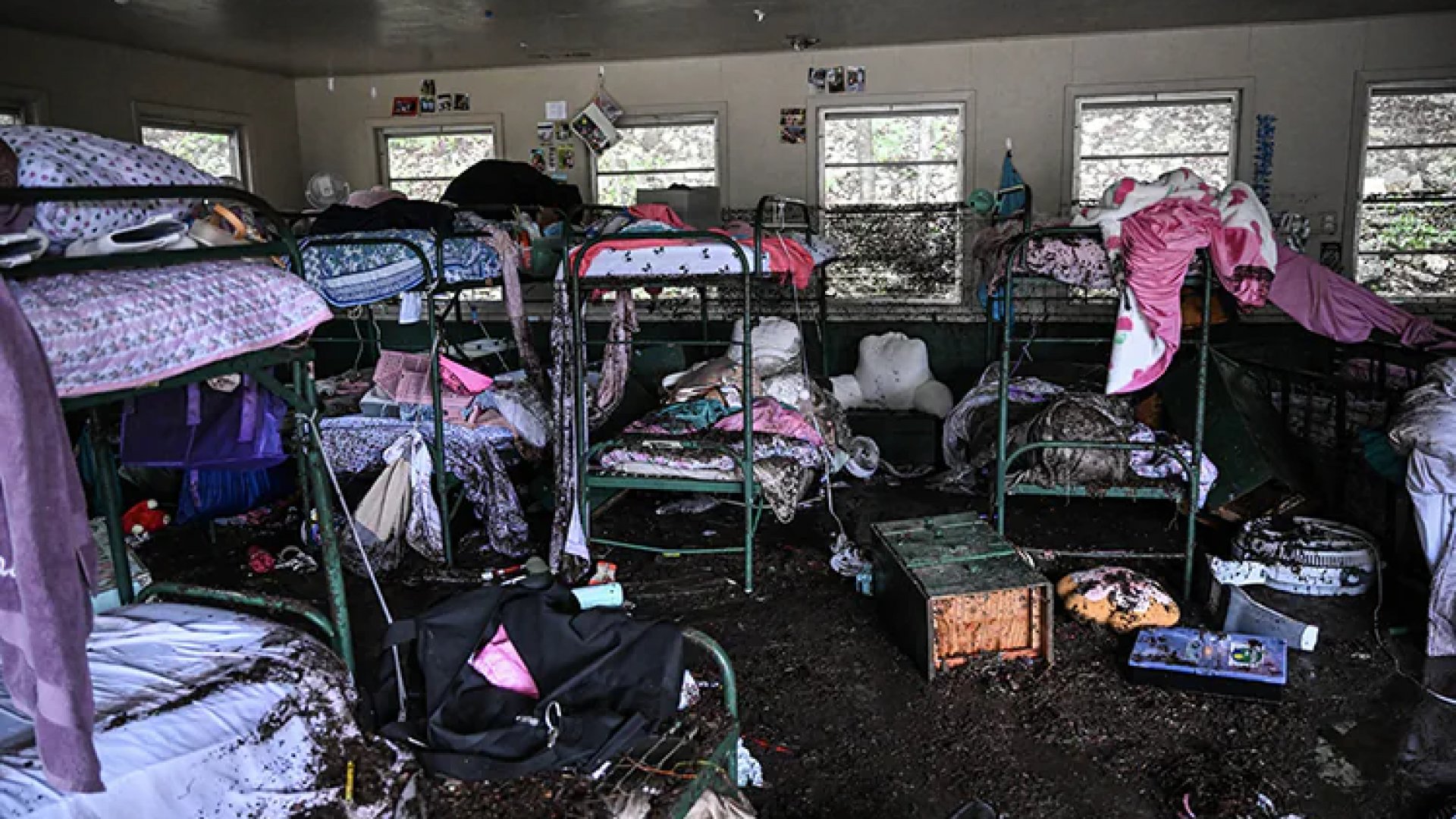 Inundaciones en Texas cobran más vidas; continúa búsqueda de 27 niñas perdidas
