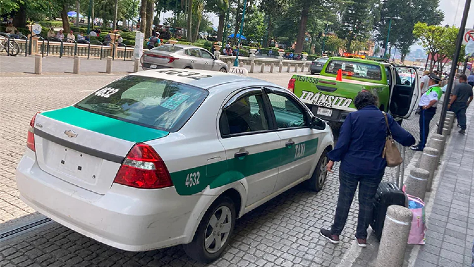 Nahle “meterá en cintura” a quienes suban tarifas de taxis en Veracruz