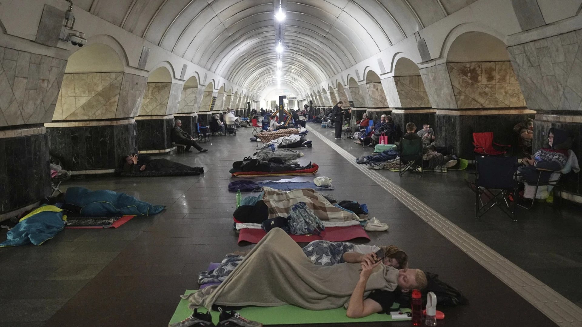 Ataque ruso en Kyiv deja muertos y heridos