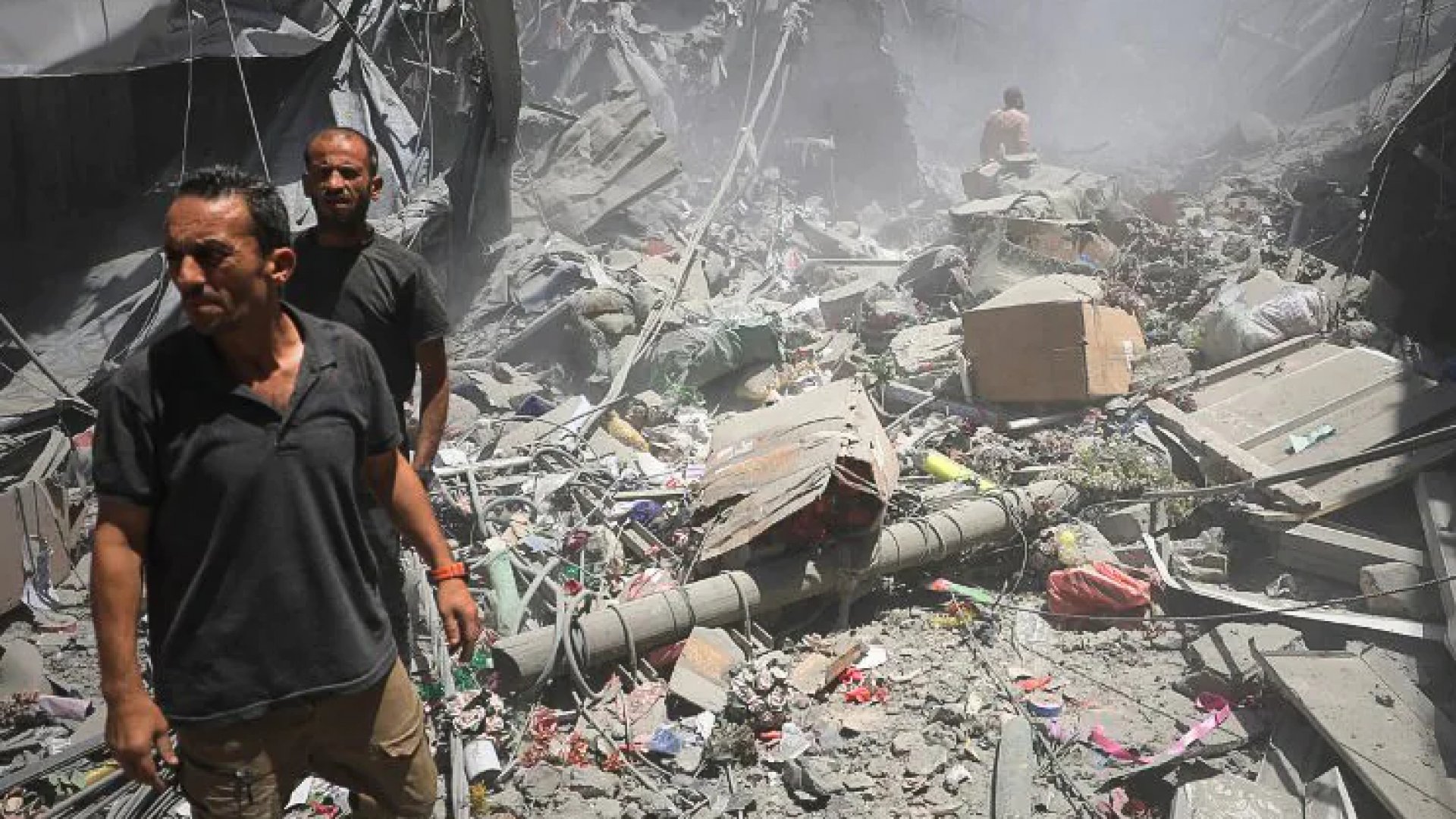 En Gaza, unos 10 niños mueren en ataque israelí cuando esperaban atención médica