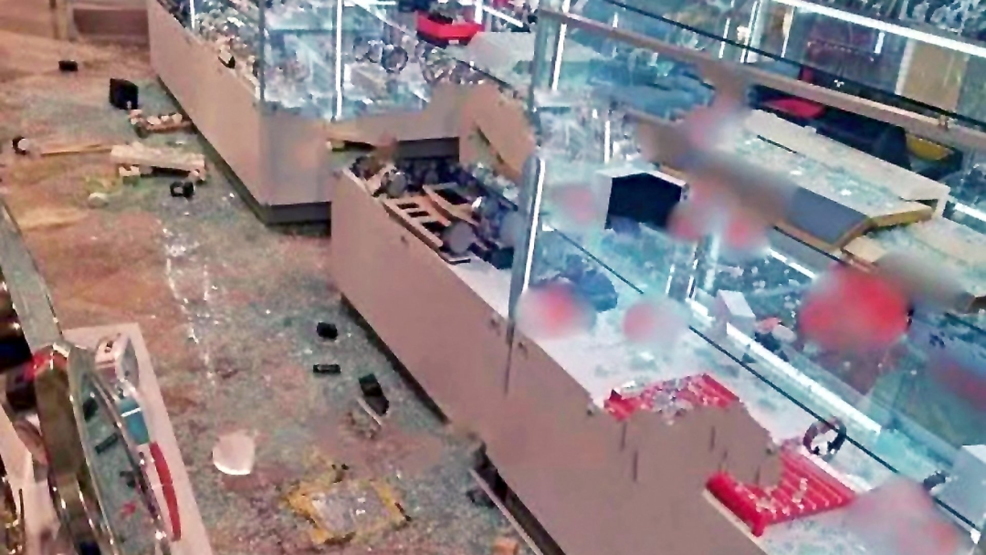 Tres ladrones roban 200 relojes en Sanborns Coyoacán