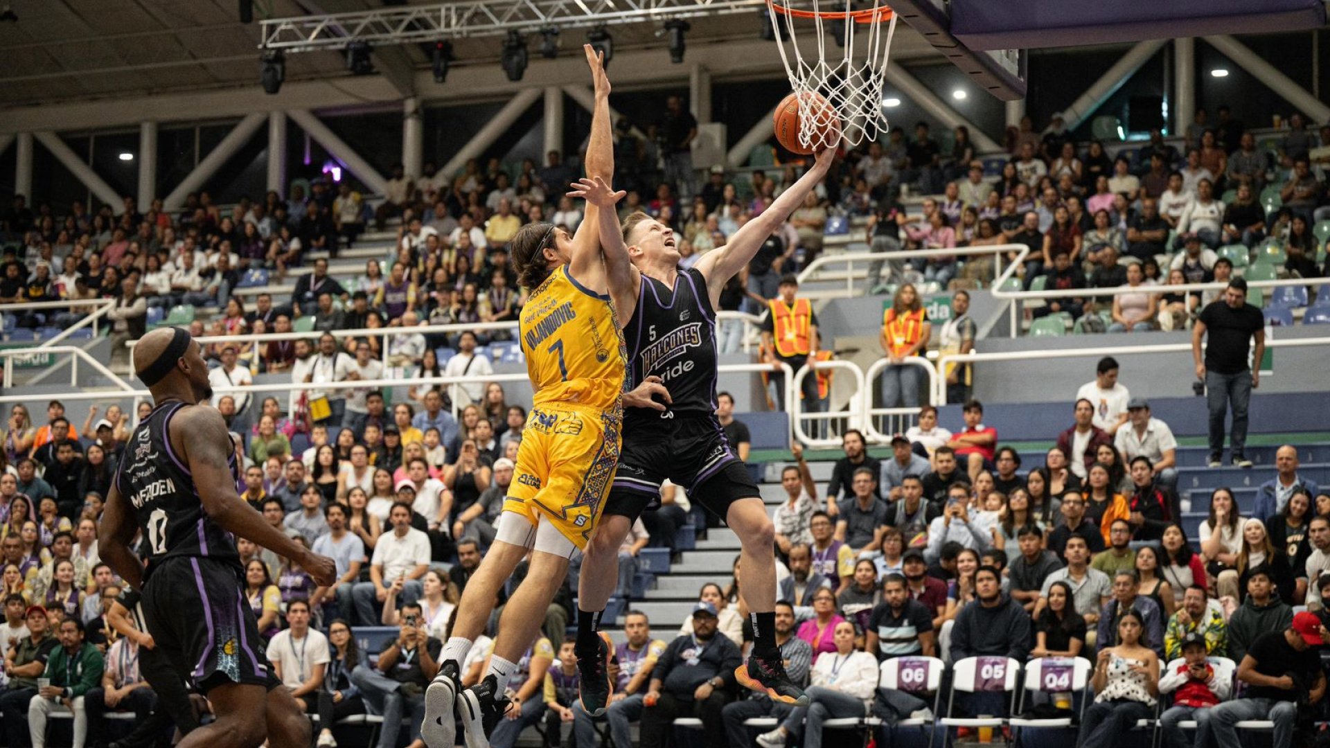 Halcones de Xalapa debuta con triunfo en casa