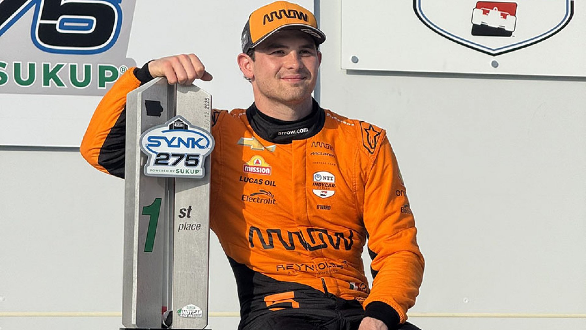 Pato O’Ward triunfa en Iowa y rompe racha sin victorias en la IndyCar 2025