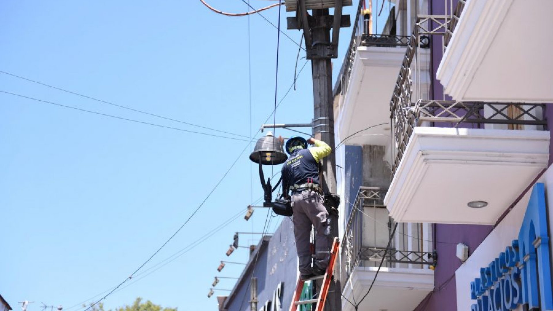 Inicia proyecto de instalación de cableado subterráneo en la calle Abasolo de Xalapa