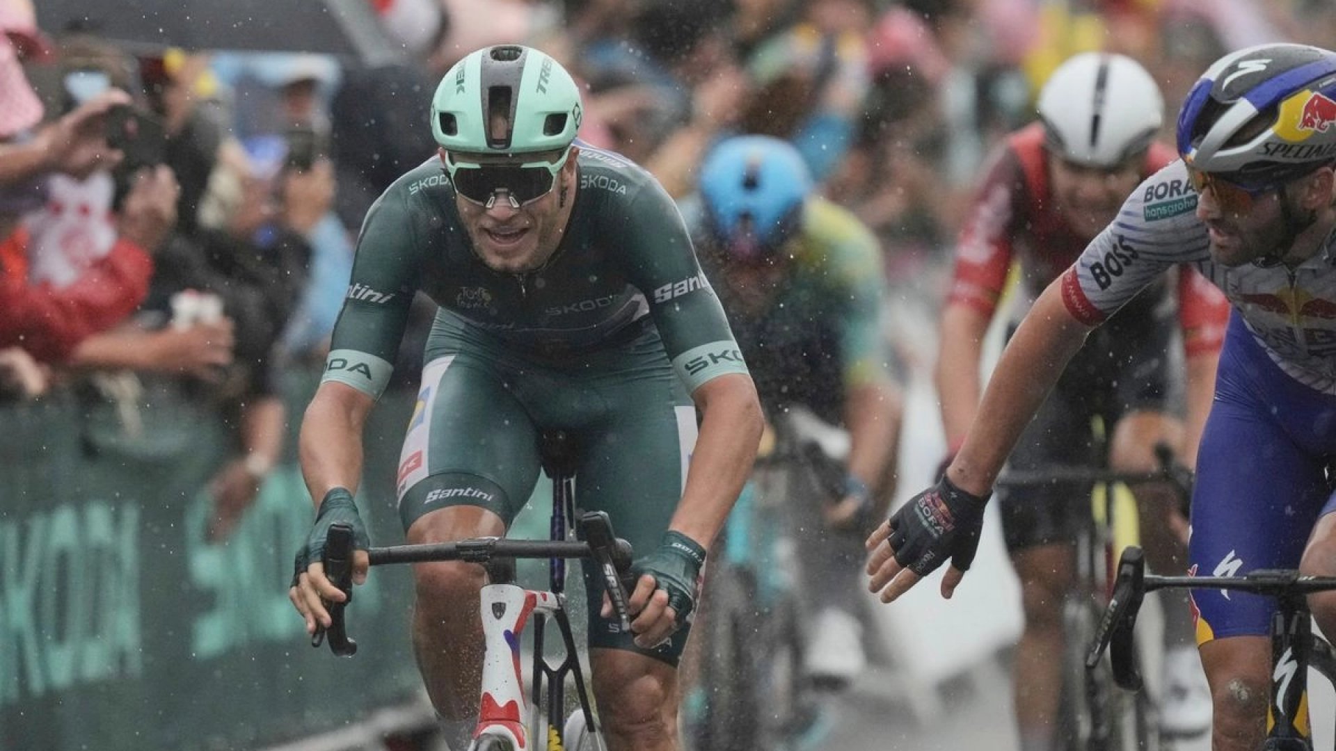 Jonathan Milan gana al esprint y domina la 17ª etapa del Tour de Francia