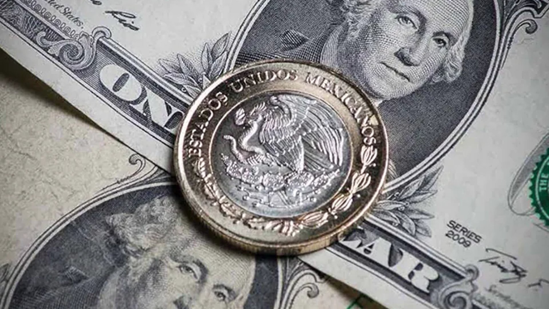 Peso mexicano inicia cotización con depreciación y se ubica en 18.66 por dólar