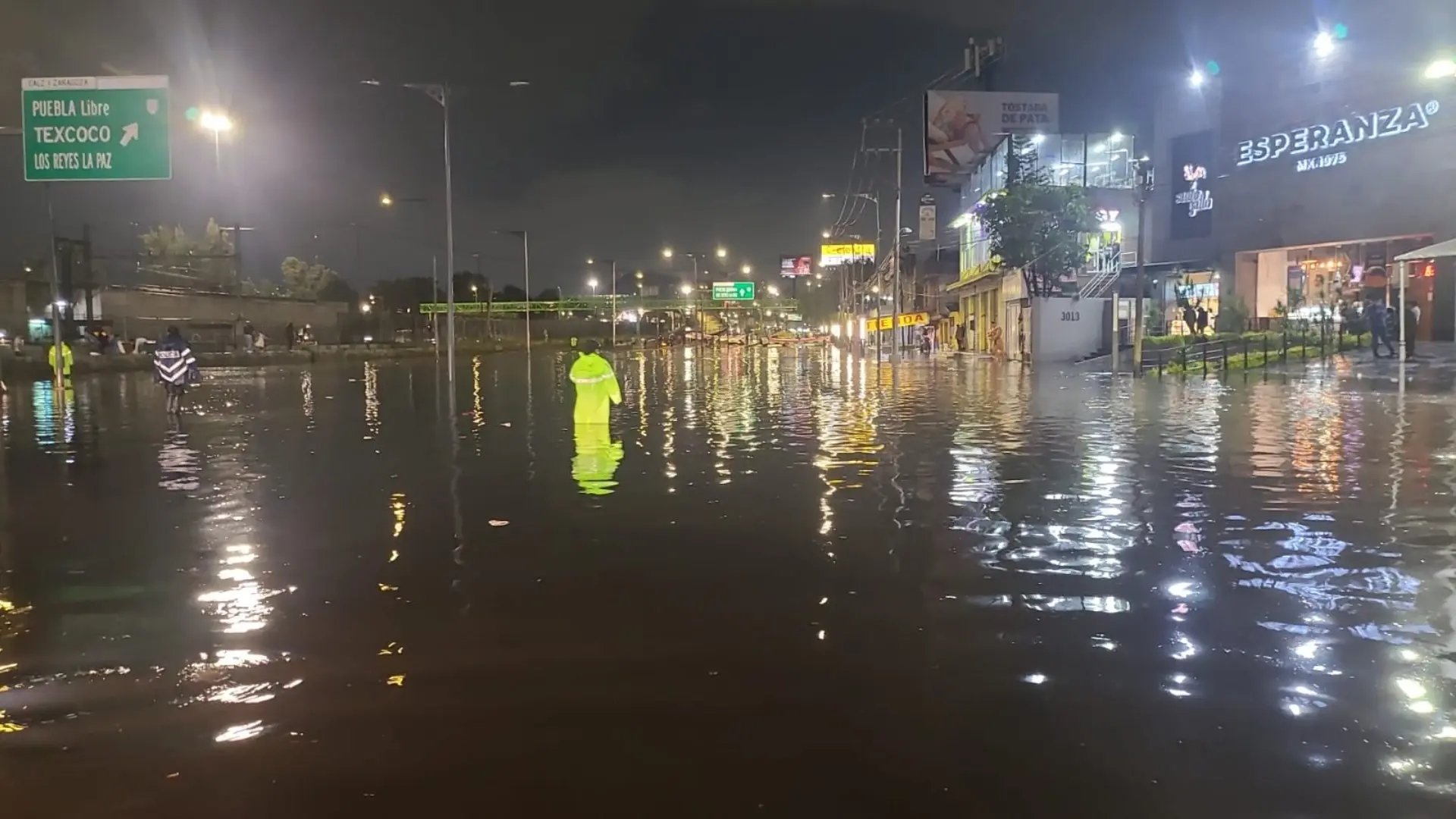 Caos por lluvias deja a CDMX y Edomex bajo el agua