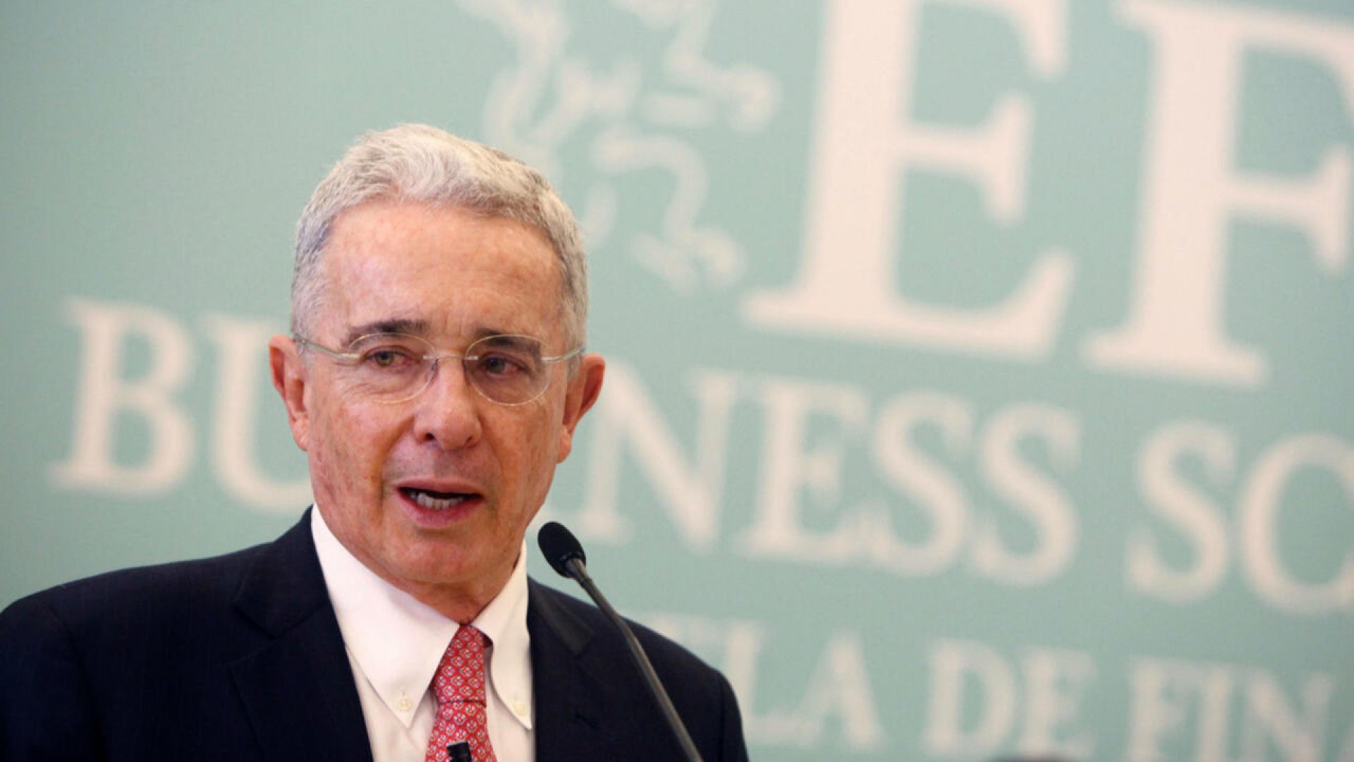28 expresidentes de derecha, incluidos Fox y Calderón, firman carta en apoyo a Álvaro Uribe