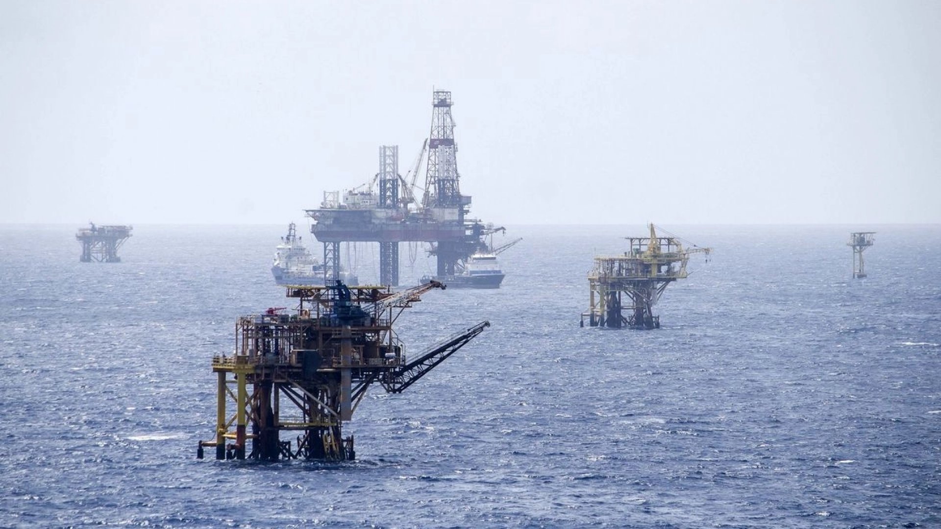 Va Gobierno por estabilizar producción de Pemex en 1.8 millones de barriles diarios