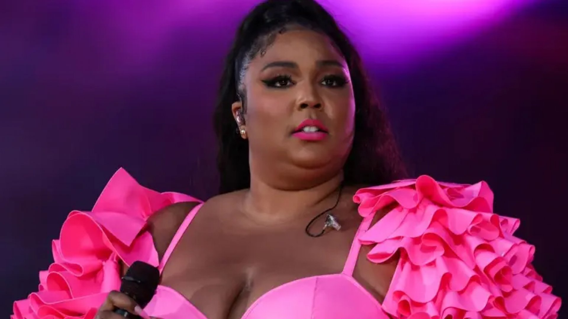 Lizzo lanza irónico dardo a la campaña de American Eagle: “Perra, tengo buenos jeans como Sydney”