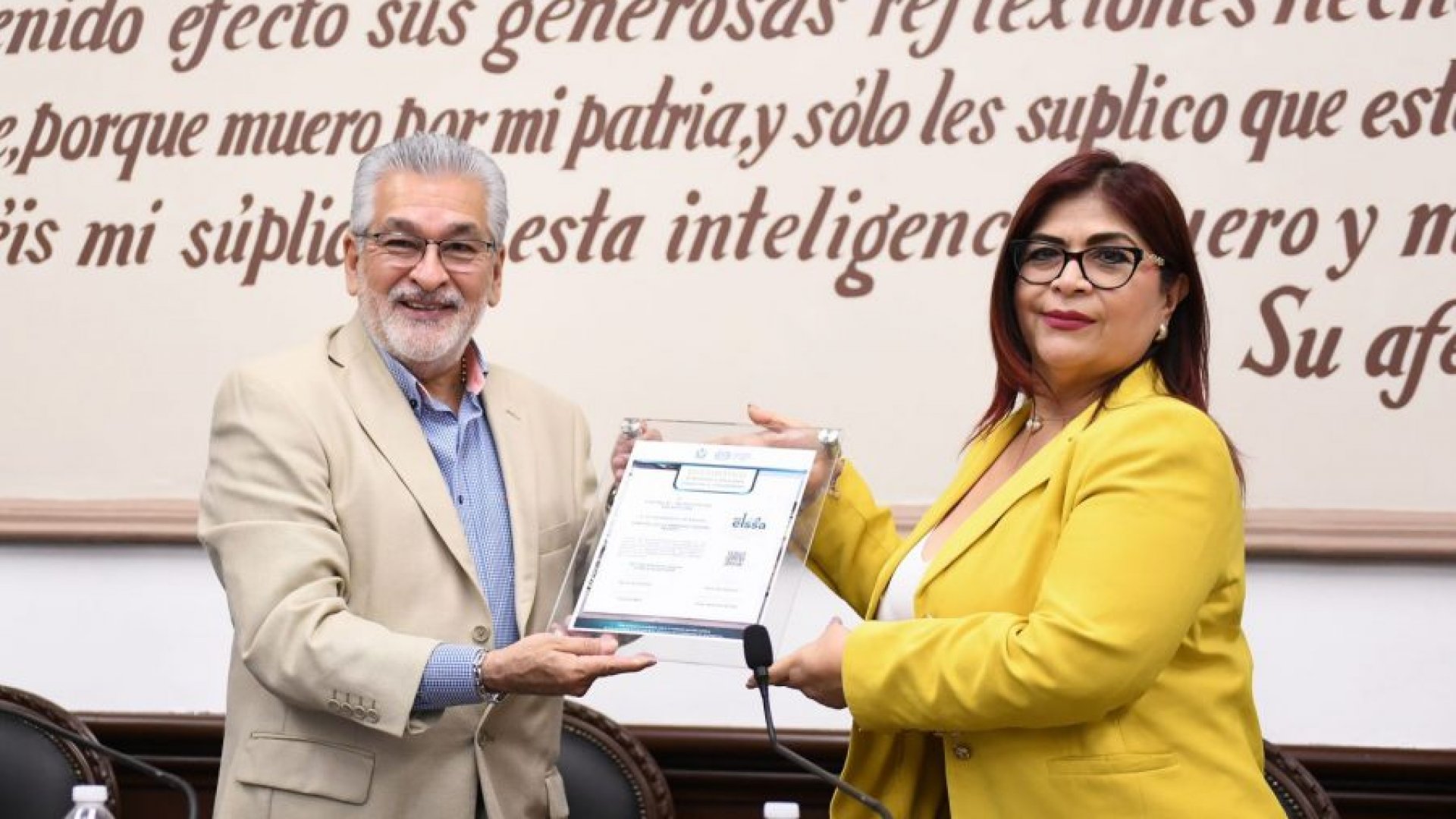Recibe Ayuntamiento de Xalapa distintivo por Entornos Laborales Seguros y Saludables