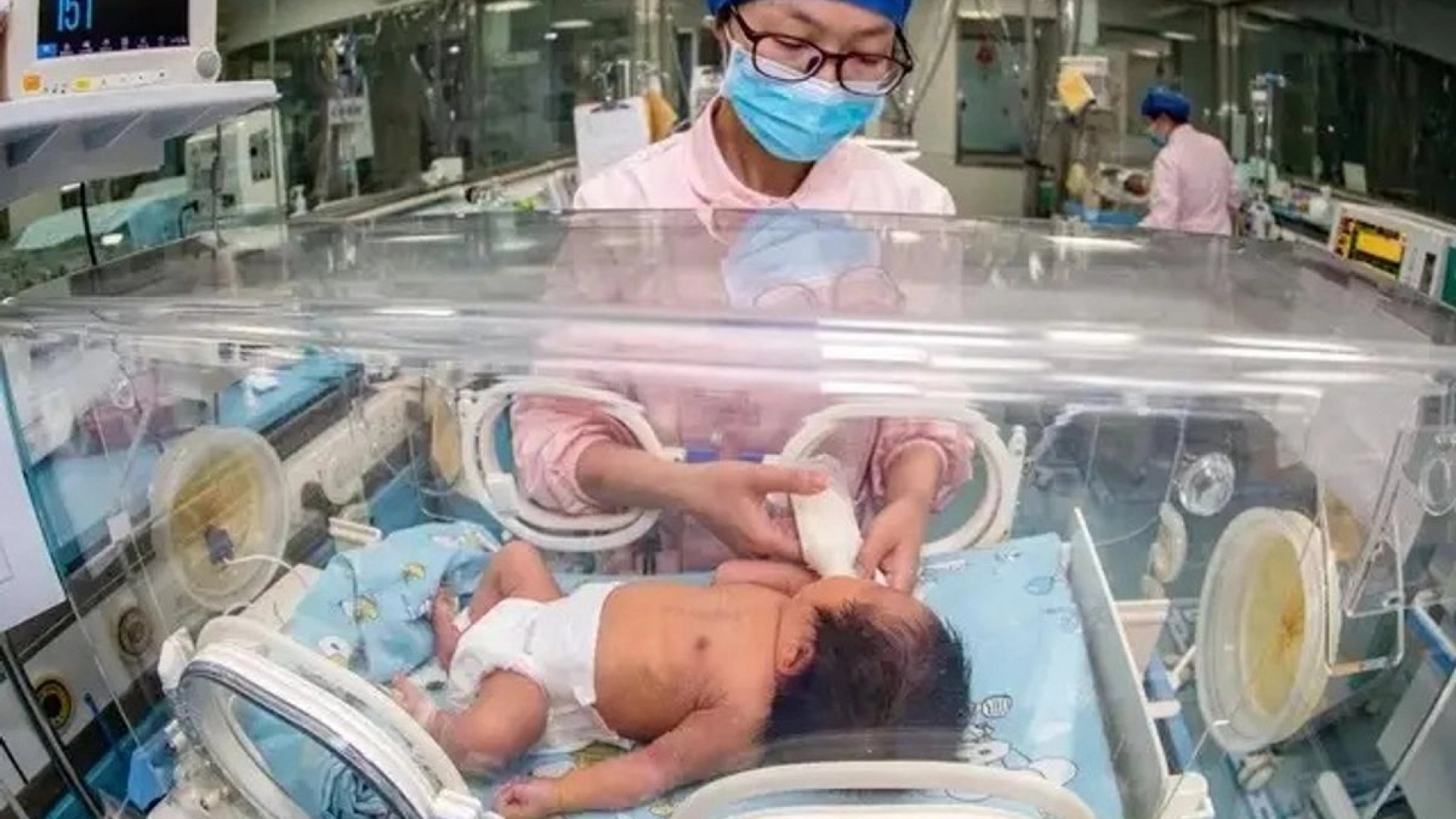Vietnam desmantela red internacional de subrogación y rescata once bebés