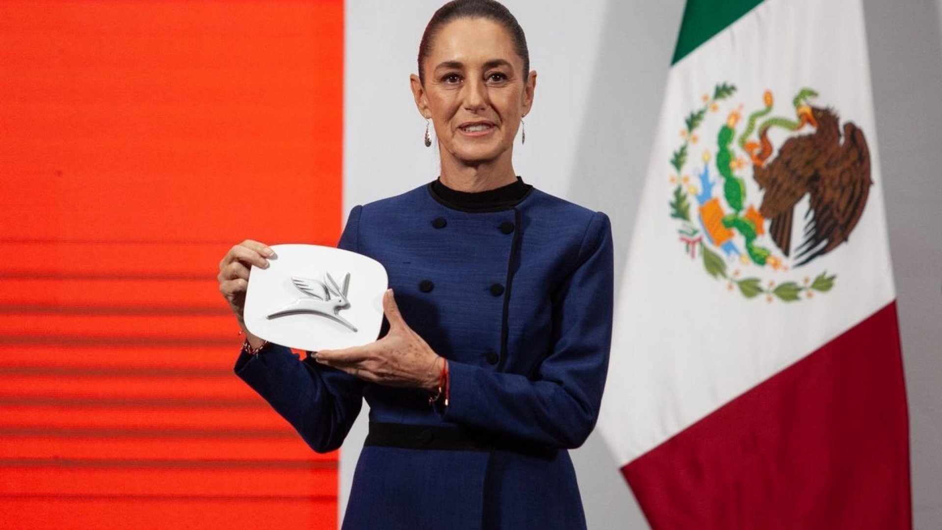Presentan logo y símbolo del auto eléctrico Olinia inspirado en alebrijes