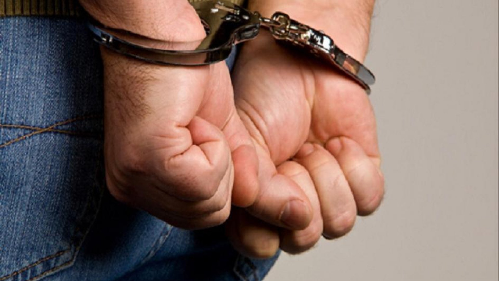 Procesan a policía municipal de Xalapa por extorsión a comerciante; presuntamente le cobraba derecho de piso