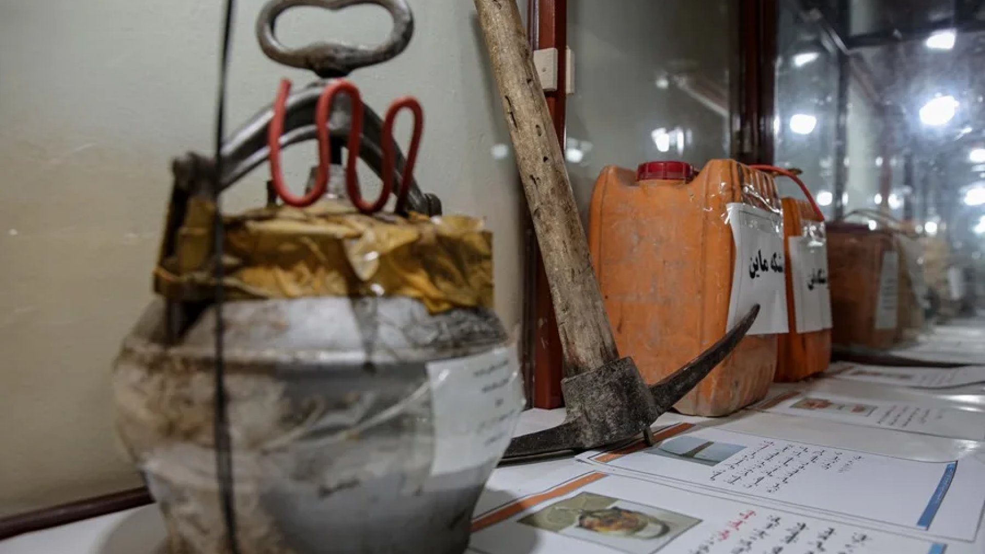 Talibanes exhiben reliquias de atentados suicidas en museo dentro de mezquita en Afganistán