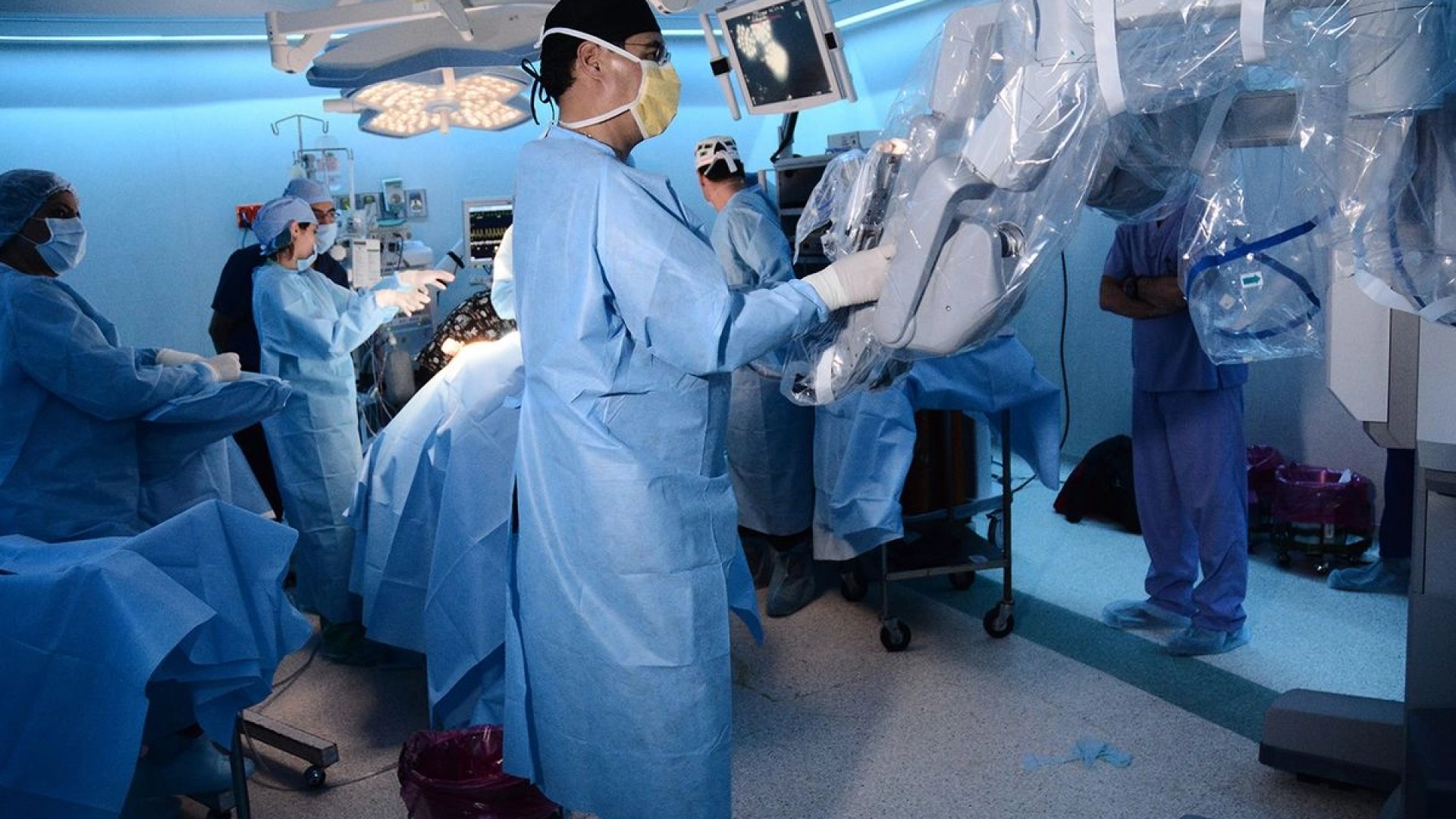 ISSSTE impulsa plan de cirugía robótica con cinco nuevos robots Da Vinci