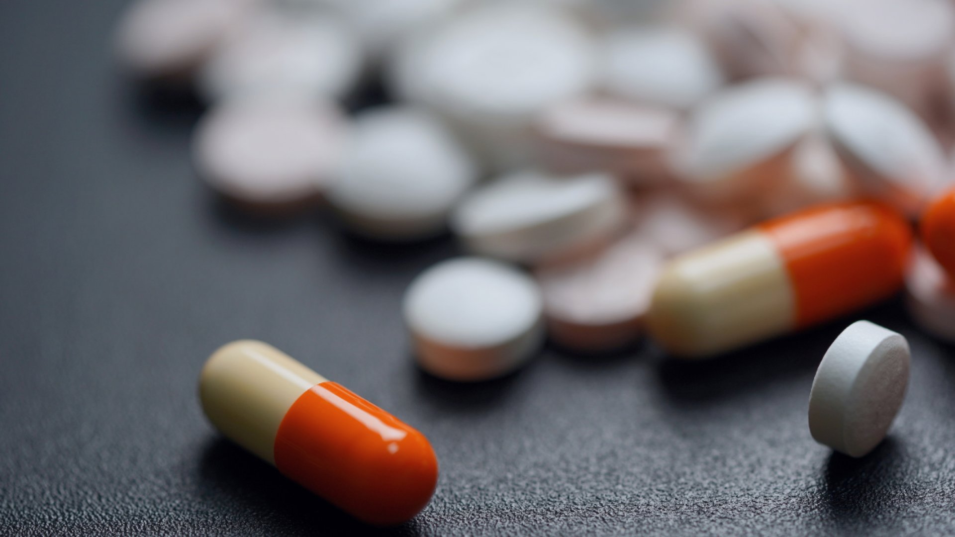 Altos porcentajes de farmacéuticas incumplen contratos de suministro: Sheinbaum