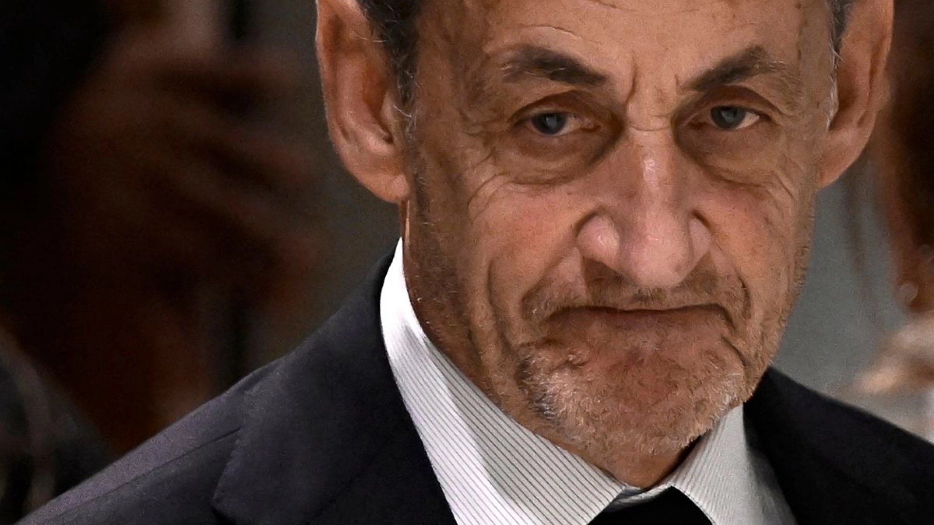 Condenan a cinco años de cárcel al expresidente francés Nicolás Sarkozy